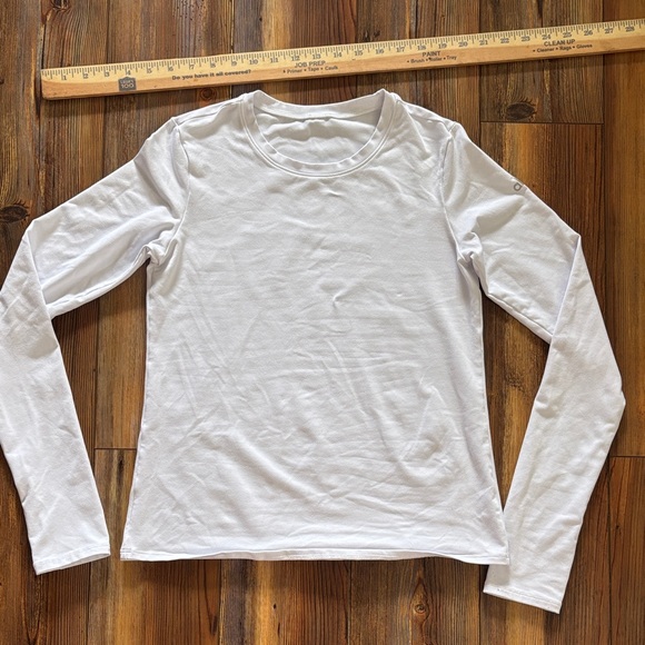 ALO Yoga White Long Sleeve Tee - Picture 1 of 8